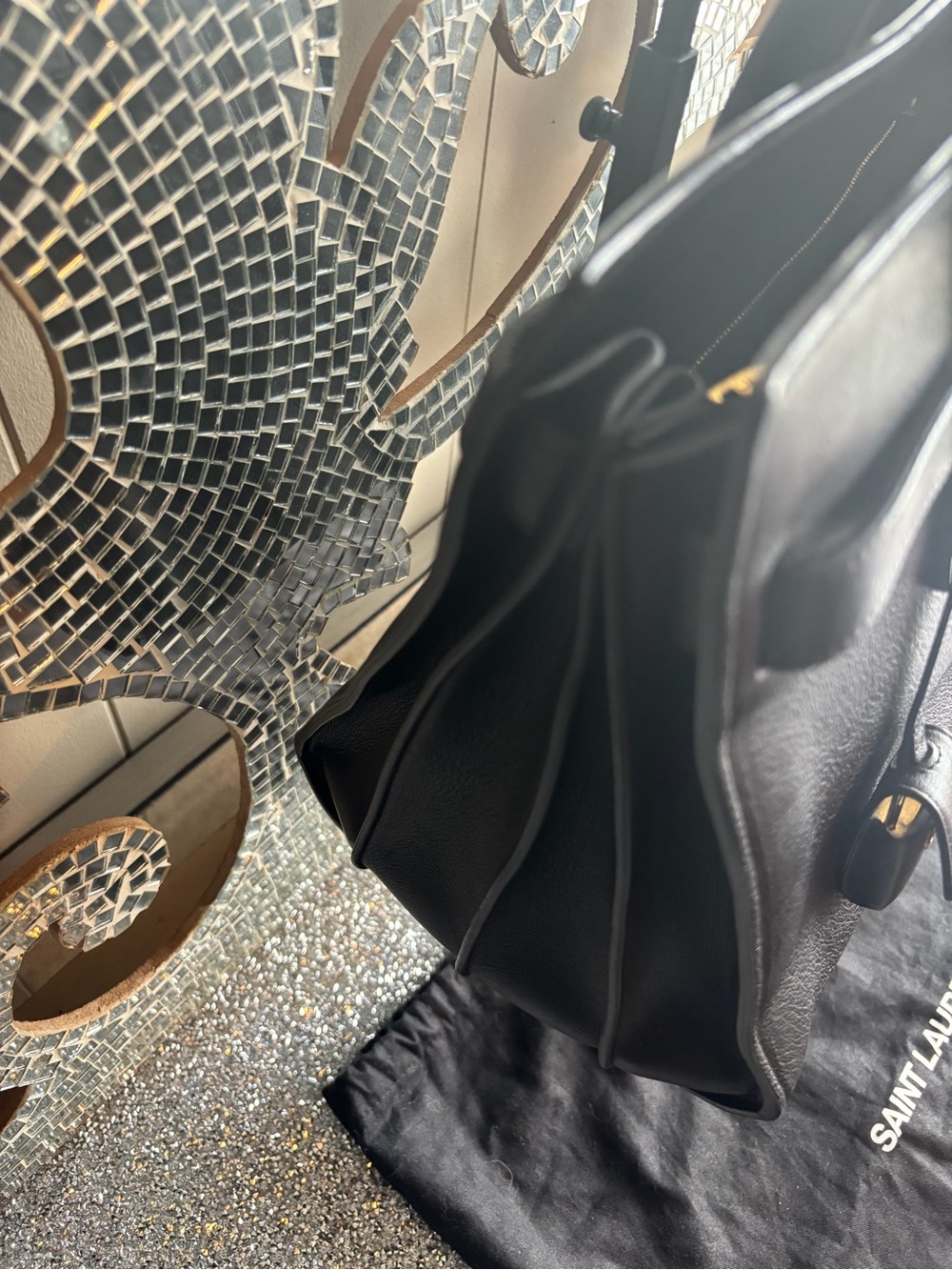 ⭐️Yves Saint Laurent Black Leather Sac De Jour Handbag with Authentication⭐️ - Picture 8 of 15